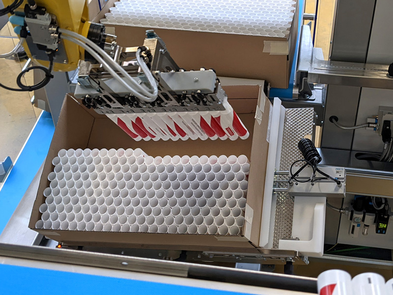 KX ROBOT FEEDER - Tube Filling